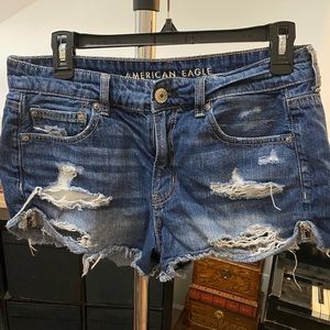 Used size 6 AE distressed Jean shorts